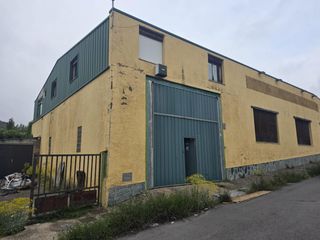 Bâtiment à usage industriel à Pola de Gordón (La). Amplia nave industrial con vivienda en la pola de gordón