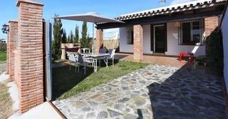 Chalet  Camino de guerrero. Se vende parcela con 3 casas independientes adosadas  a 5 minuto