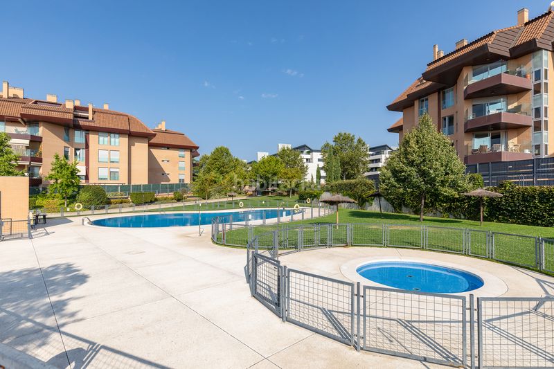 Foto ef344499-da55-4acc-8f9c-7a722a326f61. Miete etagenwohnung mit heizung parking pool in Valdepastores-Las Encinas Boadilla del Monte