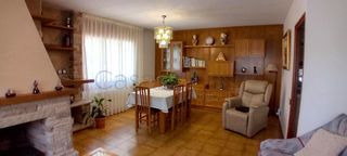 Casa a Seva. Seva pueblo. casa independiente, 3 habitaciones  2 salas, 2 ba�o