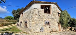 Casale in Brunyola i Sant Martí Sapresa. Sant martí sapresa. casa masia 240 m2, terreno llano 2.100 m2, 5