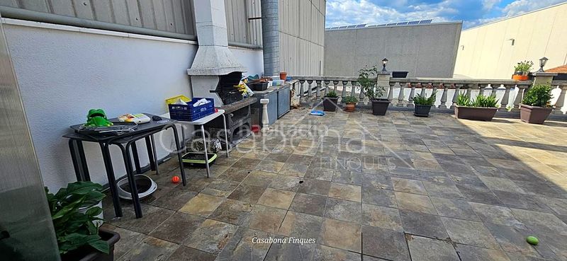 Foto 15d34e31-ad79-462a-81c2-81a810e0b666. Casa a Nord Vic