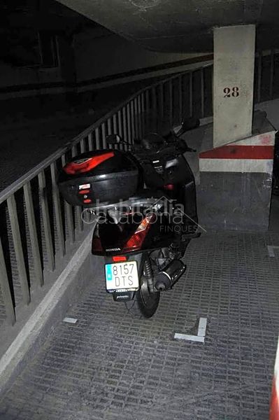Foto 486b053d-644a-41ba-a743-568ed1a5ee15. Aparcament cotxe a Raval Barcelona