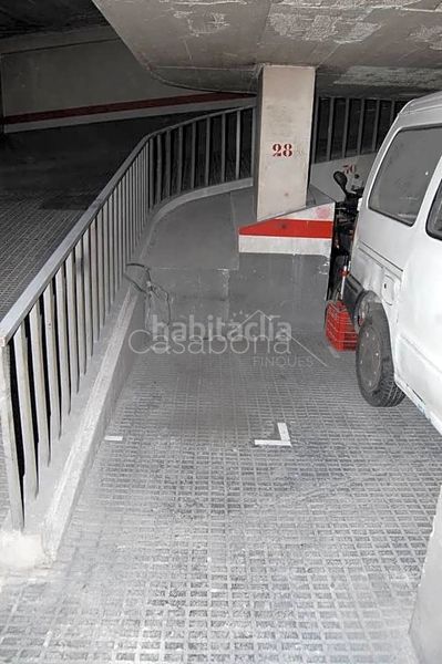 Foto 5649d1a5-fd45-4338-95da-c58826642cc8. Aparcament cotxe a Raval Barcelona
