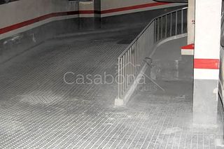 Aparcament cotxe  De ferlandina. Plaza parking moto aparcamiento moto en garaje ronda sant antoni