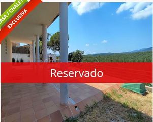 Casa a Gualba. Impecable i elegante casa independiente con piscina, jardín, gra