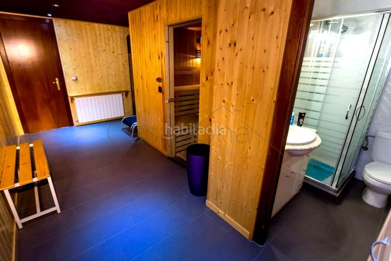 Foto 3a1d0d99-4443-46dc-812f-39add89a9efe. Casa amb piscina a Olost