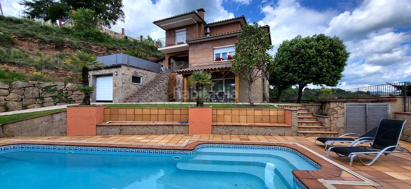 Foto 3aeff28e-e46c-461c-b477-62cd3c5e114a. Casa amb piscina a Olost
