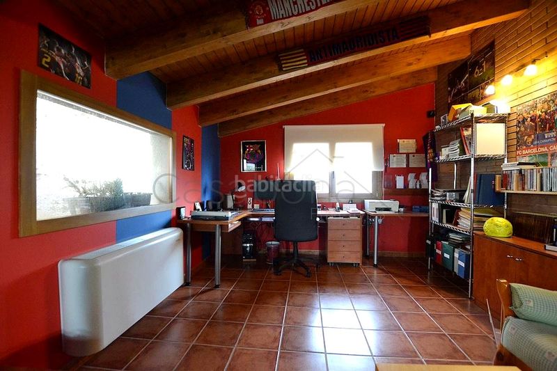 Foto 41d00693-8c68-4116-b56b-b853a679ffbc. Casa amb piscina a Olost