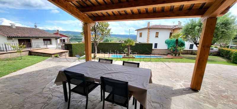 Foto 6af5f6e7-b7c7-438a-8f40-d9b2e522c0a4. Casa amb piscina a Olost
