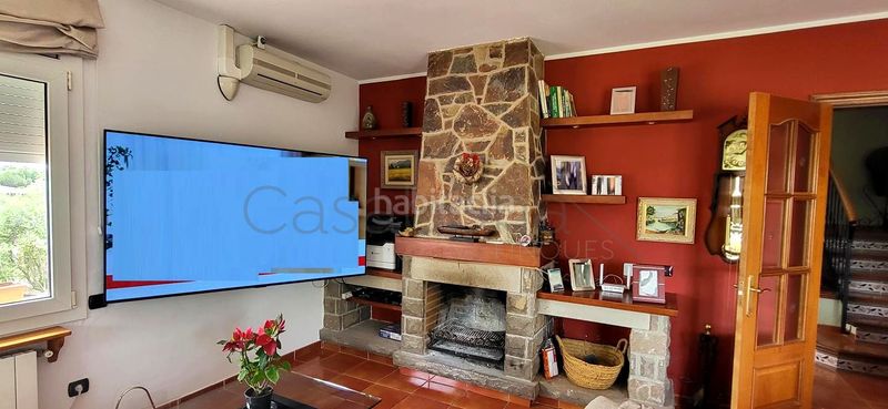 Foto 92277a25-84f6-4569-8c2a-981b5a77d213. Casa amb piscina a Olost