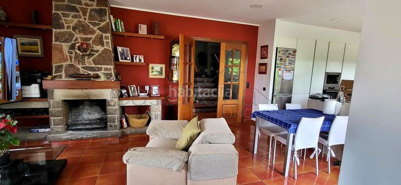 Foto 98a133a5-f8d0-4078-ae54-6732096dc50b. Casa amb piscina a Olost