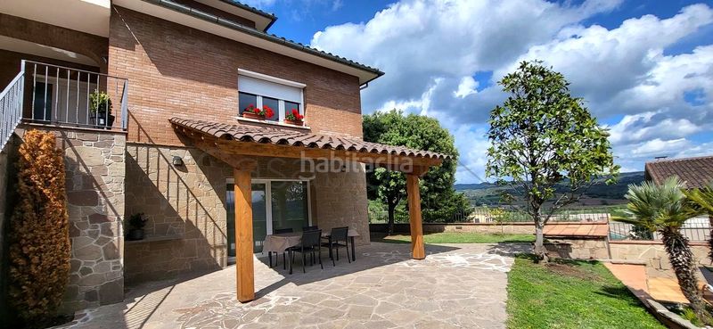 Foto b2769d0b-63b0-494b-af08-83aaf32b7897. Casa amb piscina a Olost