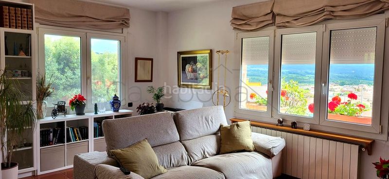 Foto be17057e-bff1-4594-b029-6b8053014bc9. Casa amb piscina a Olost