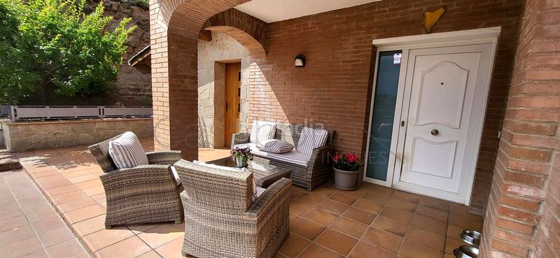 Foto c753f7c5-d558-4520-b3f5-e1e925122f74. Casa amb piscina a Olost