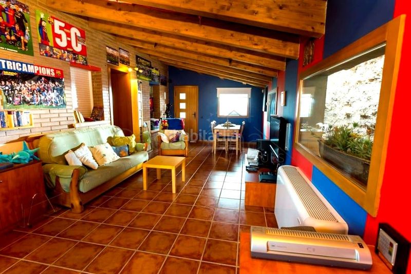 Foto d1b0e4aa-c044-4b33-b57a-03b80991df53. Casa amb piscina a Olost