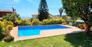 Rent House in Canet de Mar. Canet de mar, 6 habitaciones, 2 baños, jardín, piscina, vistas a