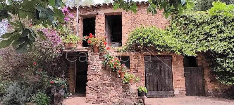 Foto d40ba545-0b64-4b4d-a03b-55986d92cebe. Masia amb calefacció a Bigues i Riells del Fai