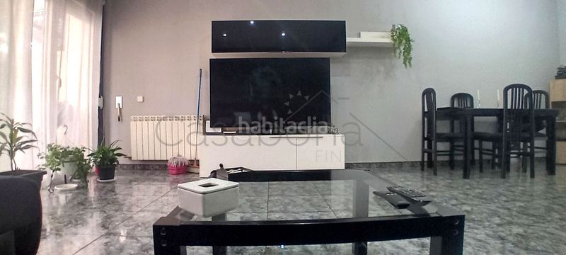 Foto f8ea82ea-3f45-453c-9e04-dec9f12a3e2f. Casa amb calefacció a Roda de Ter