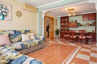 Reihenhaus  Calle altares. Espectacular casa de 215 m² con gran patio, cochera para 3 coche