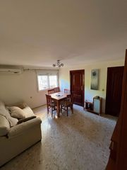 Rent Flat  Jardines de felipe ii. Piso en alquiler curso academico 26/27