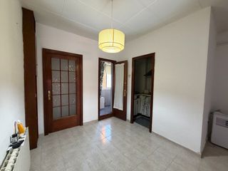 Pis a Collblanc. Piso exterior con amplios espacios y balcones en calle llobregat