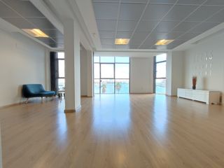 Alquiler Oficina en Calle le�n y castillo 321. Oficina en alquiler con vistas al mar