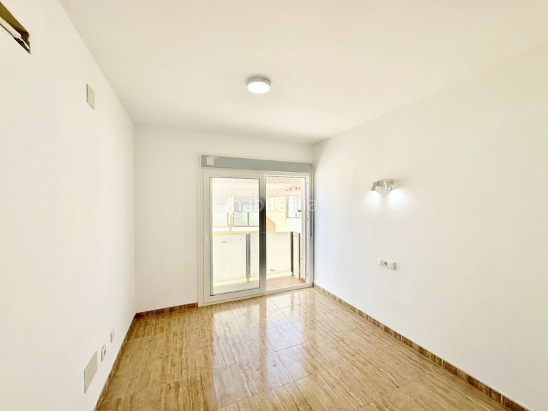 Foto 9c6a5d1b-e841-4fbe-8d22-ea0641b82682. Casa adossada amb aparcament piscina a Los Boliches Fuengirola