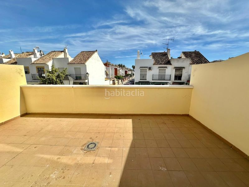 Foto a94bb5a2-bafe-412c-a474-74d94947f8b1. Casa adossada amb aparcament piscina a Los Boliches Fuengirola