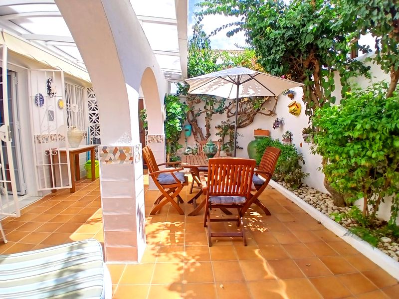 Foto 946173a0-7a9f-4530-a9f0-a85dac270650. Casa adossada amb xemeneia calefacció a Centro ciudad Fuengirola