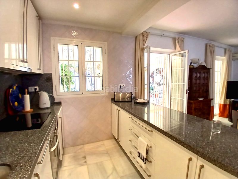 Foto af2edbef-6f59-4960-9039-206e6ad7df3b. Casa adossada amb xemeneia calefacció a Centro ciudad Fuengirola