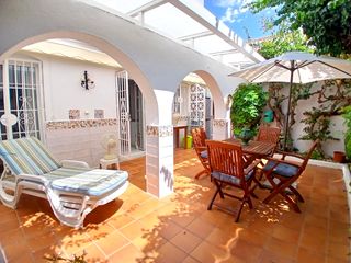 Reihenhaus in Centro ciudad. Encantadora casa adosada en venta en pueblo lópez, fuengirola