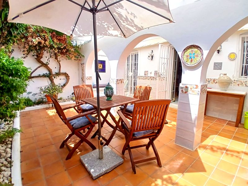 Foto ea2fb99b-f8b1-4659-ad1b-8dc0fa277fe4. Casa adossada amb xemeneia calefacció a Centro ciudad Fuengirola