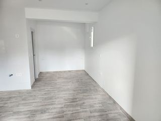 Flat in Calvario. Estudio en planta baja recién renovado en el corazón de torremol