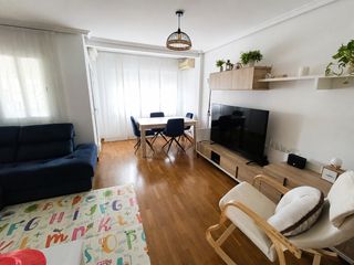 Etagenwohnung in Ciudad 70. Piso recientemente reformado para entrar a vivir, cuenta con tra