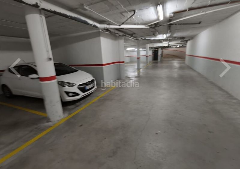 Foto bc33c995-5100-4b66-873c-fc260a5ac774. Aparcament cotxe a Olot