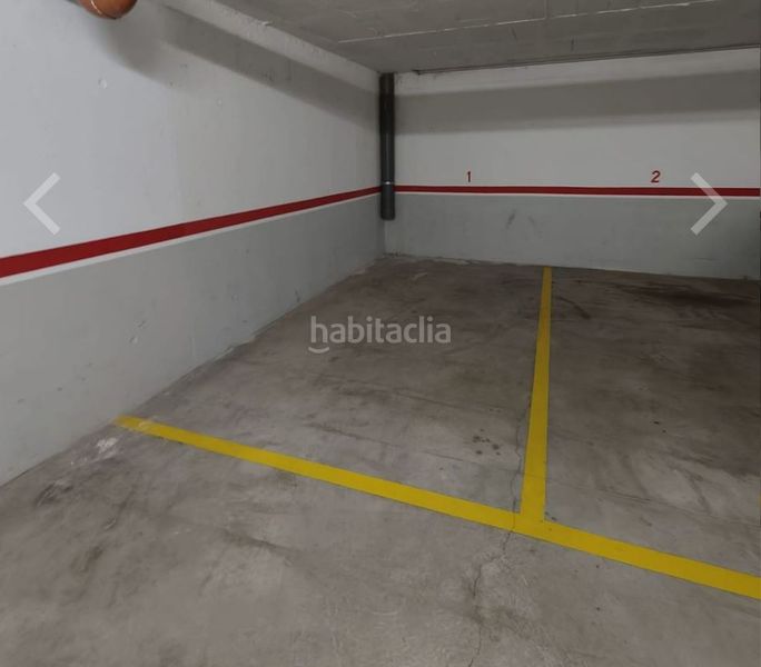 Foto ddd9fa27-3970-4845-80e0-1a2b81cd7645. Aparcament cotxe a Olot