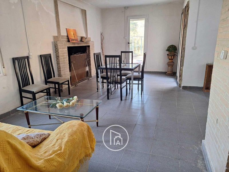Foto 2e3b3c41-bda7-43e8-8dee-707ae0133fc8. Casa amb aparcament a Estivella