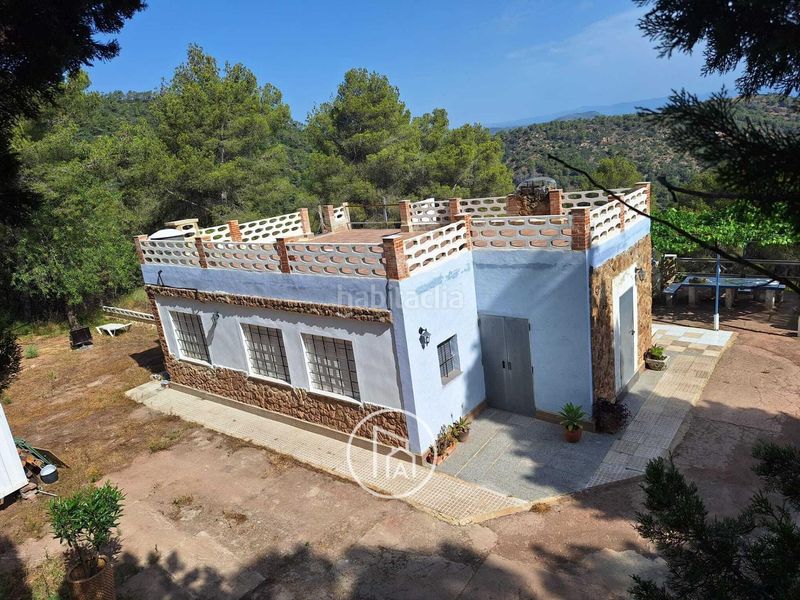 Foto bf86364c-c5b3-4cee-aa84-7c0a94453834. Casa amb aparcament a Estivella