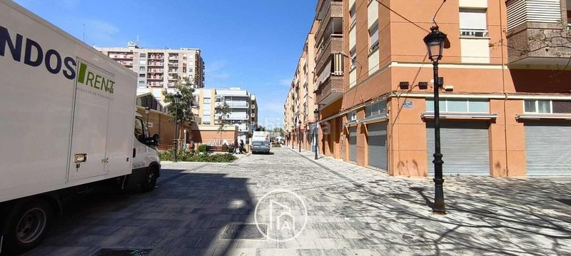 Foto 6e7e15fd-84da-4d11-83e3-8ebe1a1c8513. Casa adossada a Torrefiel Valencia