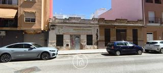Reihenhaus in Torrefiel. Casa con terreno en valencia !!!
