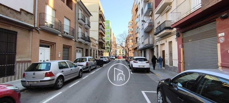 Foto 8c3d3efe-551e-43ec-a215-b9b5b22675a3. Casa adossada a Torrefiel Valencia