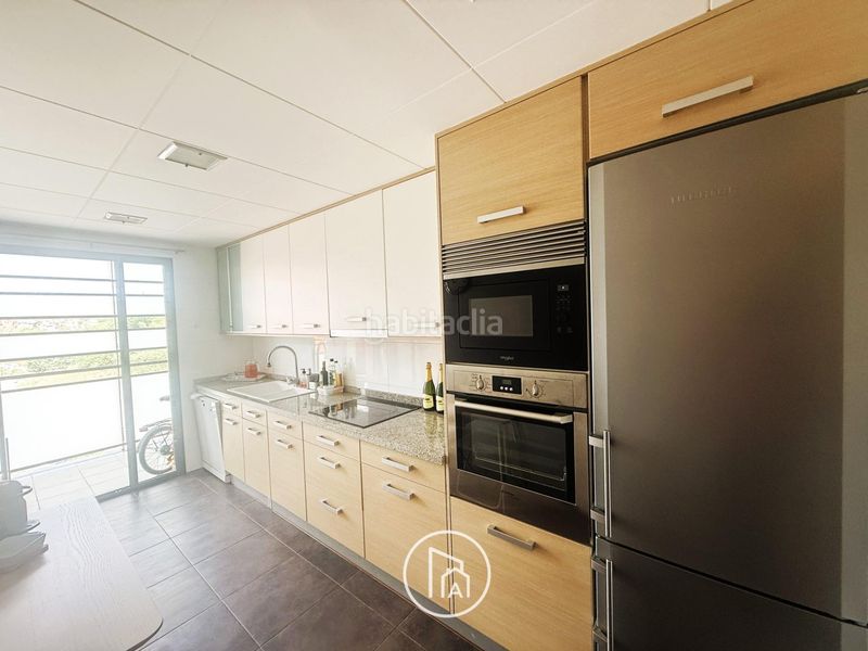 Foto abd5ebd9-35fe-4790-aae5-51bf7712e263. Pis amb aparcament a Casas Verdes Paterna