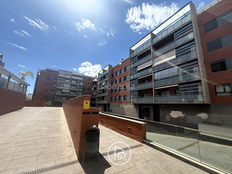 Foto ff2eef64-807c-4c94-b52b-83c1db571f22. Pis amb aparcament a Casas Verdes Paterna