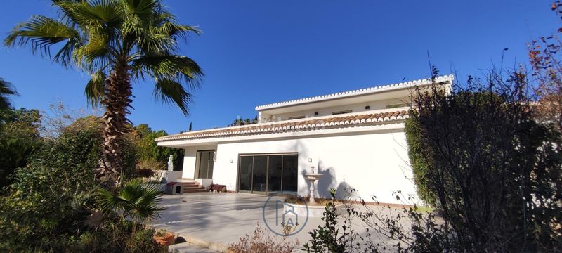 Foto f0c14af7-792a-4f4e-9844-e7fe8338cbb5. Xalet amb calefacció aparcament piscina a Las Pedrizas Chiva