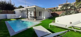 Location Maison à Vallpineda - Rocamar. Casa con jardin  piscina en alquiler en vallpineda.sitges