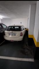 Aparcament cotxe a Avenida del General Perón