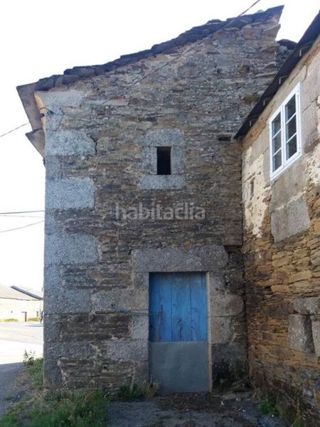 Foto ab47cb5c-e69e-420a-b244-86f1bba05e97. Casa amb aparcament a Castroverde
