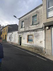 Casa  Rua das pías. Se vende casa a reformar en la zona de la abella - piringalla