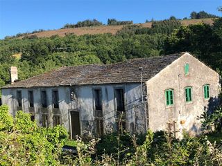 Casa en Castroverde. Se vende pazo a restaurar en castroverde